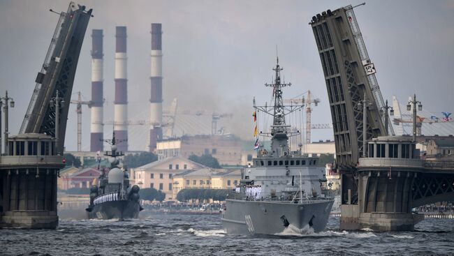 Во время главного военно-морского парада в честь Дня Военно-Морского Флота России в Санкт-Петербурге. 30 июля 2017