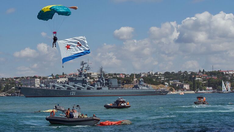 Во время военно-морского парада в честь Дня Военно-морского флота России в Севастополе. 30 июля 2017