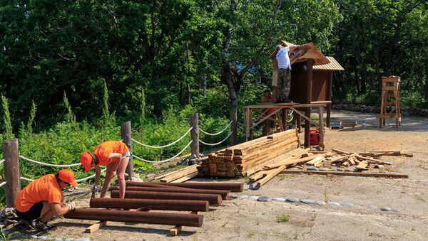 Студенты помогают восстанавливать экотропы в Сихотэ-Алинском заповеднике