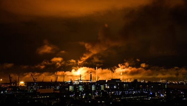 Пожар на нефтеперерабатывающем заводе Shell в Роттердаме, Нидерланды. 29 июля 2017