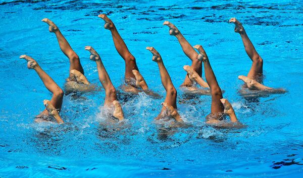 Спортсменки сборной России выступают с произвольной программой в финальных соревнованиях по синхронному плаванию среди групп на XVII чемпионате мира по водным видам спорта в Будапеште
