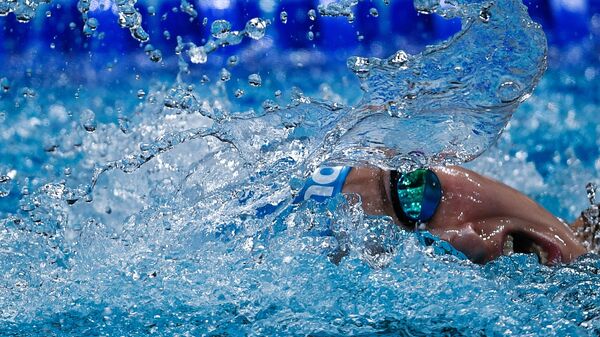 Вероника Попова (Россия) в соревнованиях по плаванию на дистанции комбинированной эстафеты 4х200 м на XVII чемпионате мира по водным видам спорта в Будапеште