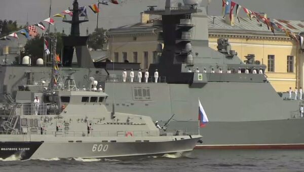 День ВМФ в России: Главный военно-морской парад и праздничный салют