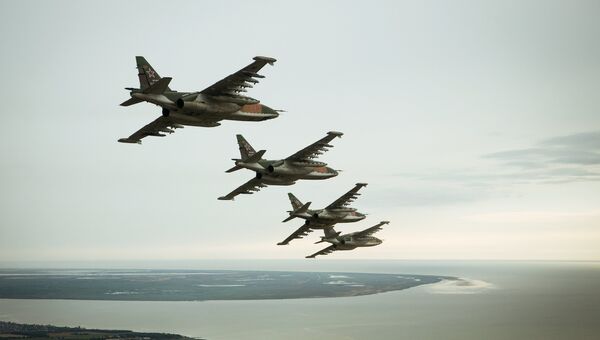 Штурмовики Су-25СМ3 во время летно-специальной подготовки экипажей штурмовиков авиационного полка Южного военного округа в Приморско-Ахтарске