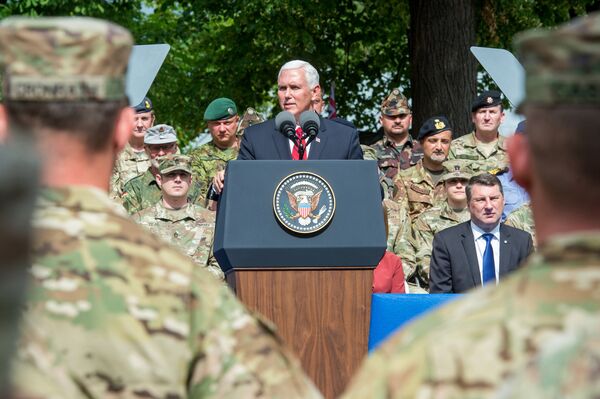 Вице-президент США Майк Пенс во время выступления в Эстонии Вице-президент США Майк Пенс во время выступления в Эстонии