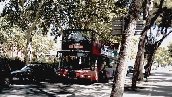 В Барселоне сторонники независимой Каталонии напали на автобус с туристами
