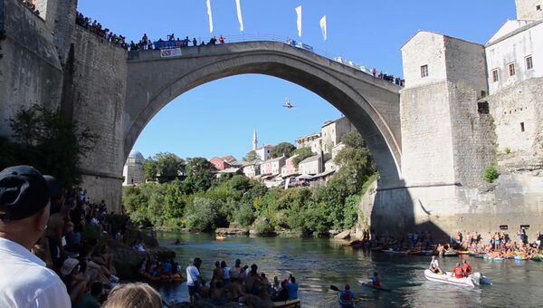 Ласточкой в воду с 25-метрового моста: многовековая забава в Боснии и Герцеговине