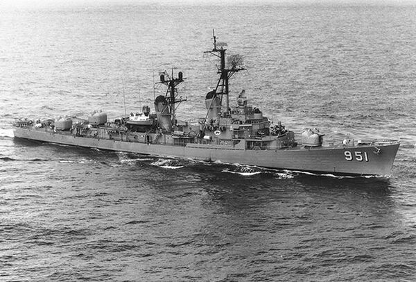 Эсминец ВМС США Turner Joy. 1964 год Эсминец ВМС США Turner Joy. 1964 год