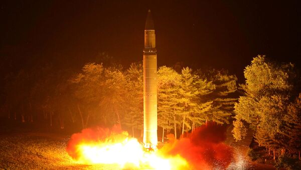 Второй запуск баллистической ракеты Хвасон-14 в Пхеньяне. 29 июля 2017