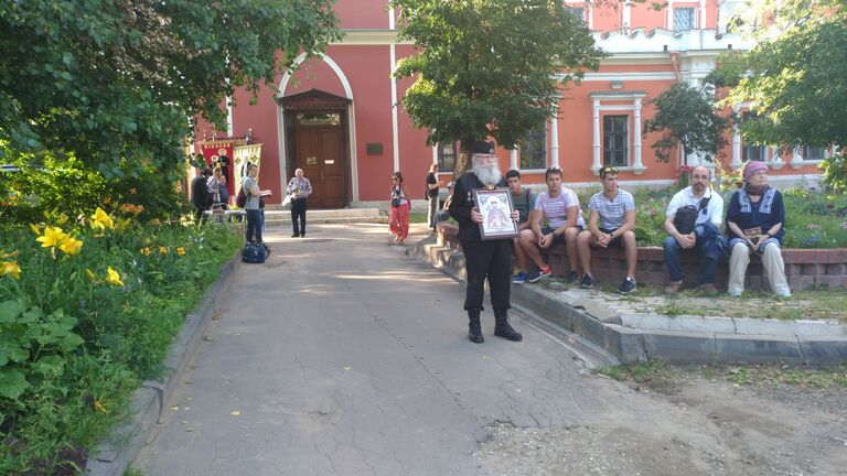 Участник молитвенного стояния против Матильды в Москве Участник молитвенного стояния против Матильды в Москве