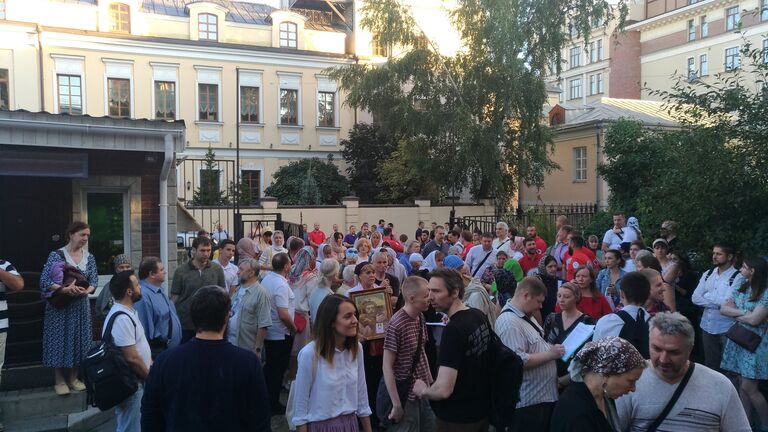 Участники молитвенного стояния против Матильды в Москве Участники молитвенного стояния против Матильды в Москве