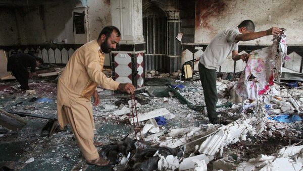 На месте взрыва в мечети в афганском Герате. 2 августа 2017