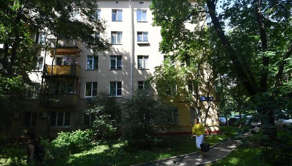 Пятиэтажный жилой дом в Москве, включенный в программу реновации. Архивное фото