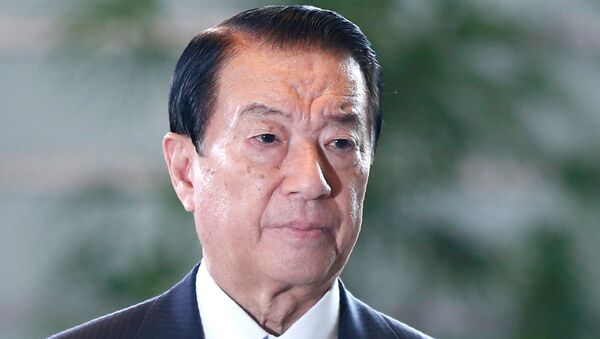Новый министр по делам Окинавы и Северных территорий Японии Тэцума Эсаки в резеденции премьер-министра. 3 августа 2017