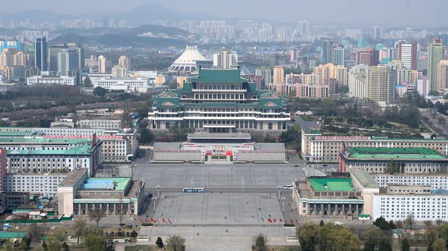 Вид на площадь Ким Ир Сена в Пхеньяне. Архивное фото