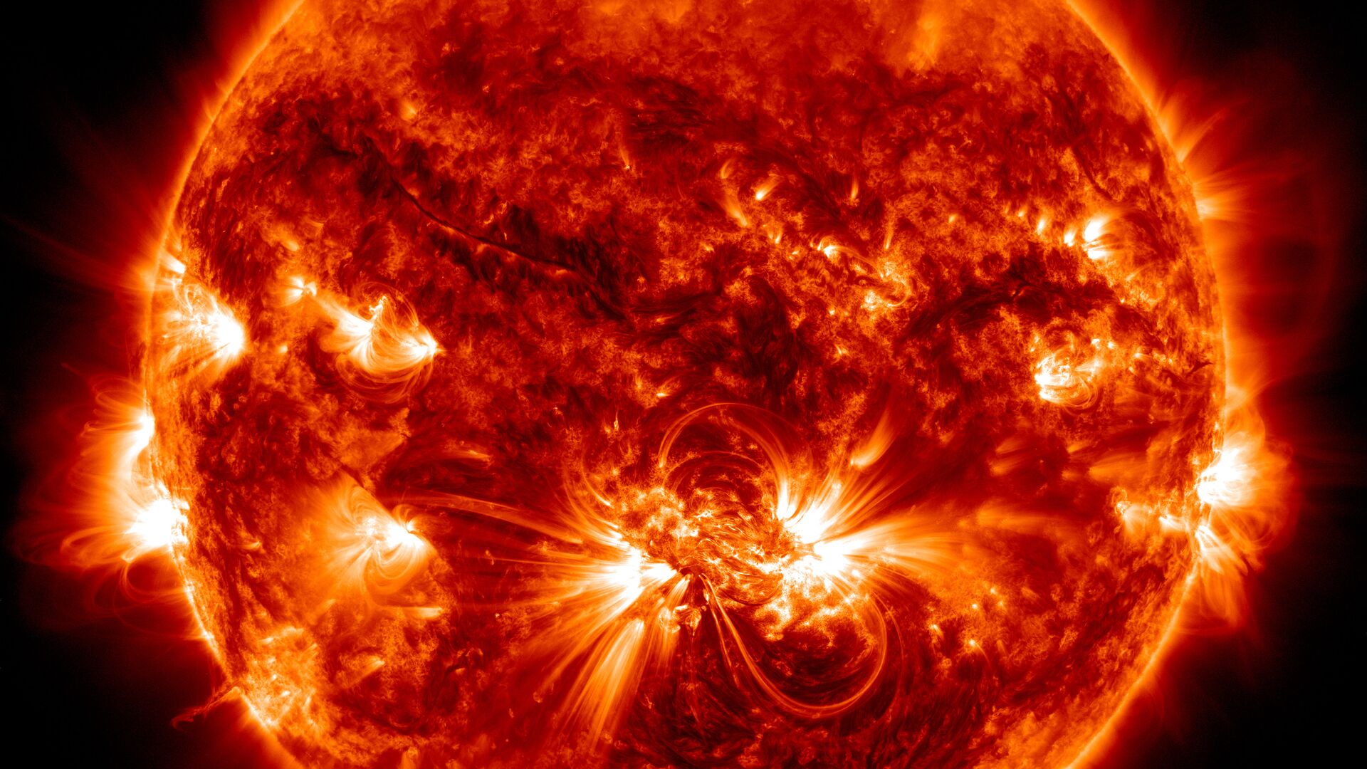 Пятна на поверхности Солнца оказались связаны с химическим составом его короны - РИА Новости, 1920, 10.06.2020