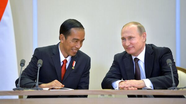 Президент Российской Федерации Владимир Путин  и президент Республики Индонезии Джоко Видодо в резиденции Бочаров ручей в Сочи