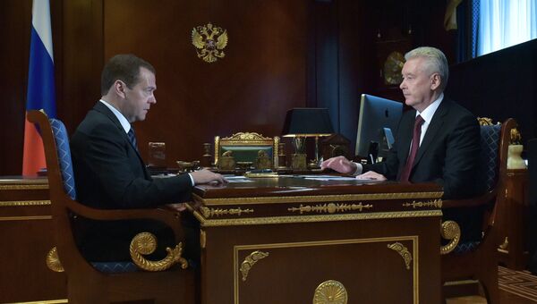Председатель правительства РФ Дмитрий Медведев и мэр Москвы Сергей Собянин во время встречи. 3 августа 2017