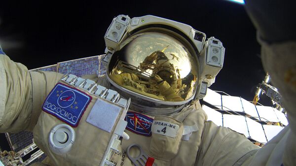 Выход в открытый космос российских космонавтов. Архивное фото