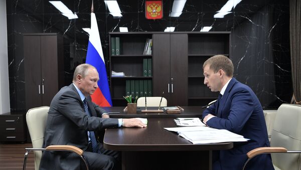 Президент РФ Владимир Путин и губернатор Амурской области Александр Козлов во время встречи. 3 августа 2017
