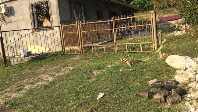 Снаряды, разлетевшиеся после подрыва складов в посёлке Приморский, Абхазия. 3 августа 2017