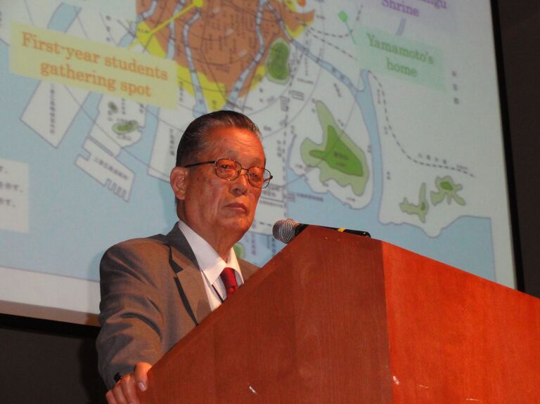 Садао Ямамото в Мемориальном музее Хиросимы Садао Ямамото в Мемориальном музее Хиросимы