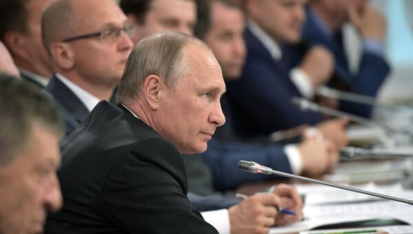 Президент РФ Владимир Путин во время заседания Совета при президенте РФ по развитию местного самоуправления. 5 августа 2017