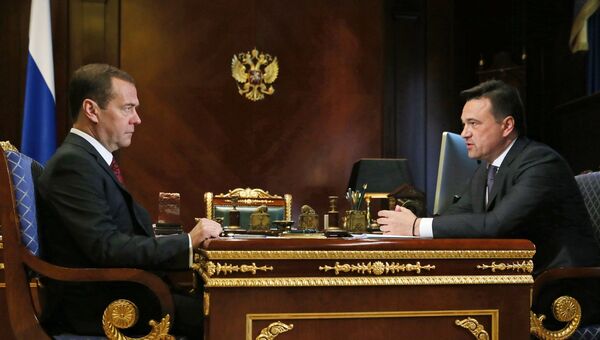 Председатель правительства РФ Дмитрий Медведев и губернатор Московской области Андрей Воробьев во время встречи. 7 августа 2017