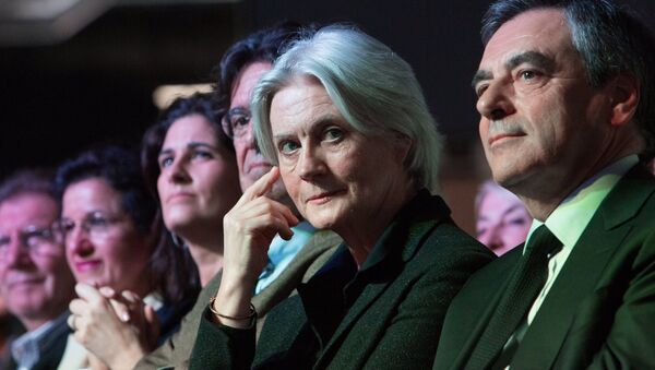 Кандидат в президенты Франции Франсуа Фийон с супругой Пенелопой. Архивное фото