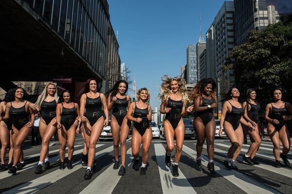 Участницы конкурса Мисс Бум-Бум 2017 в Сан-Паулу, Бразилия. 7 августа 2017 года