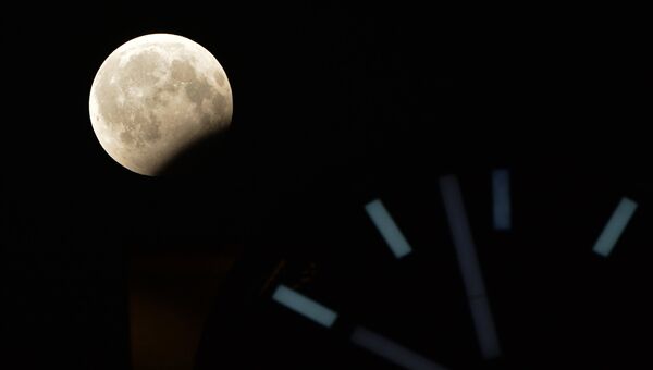 Фаза частичного лунного затмения, наблюдаемая в Грозном