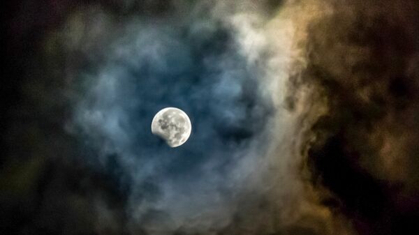 Частичное лунное затмение над провинцией Северная Суматра, Индонезия