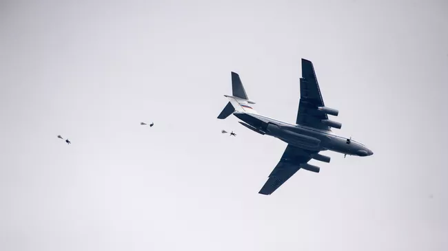Учебное десантирование с самолета Ил-76