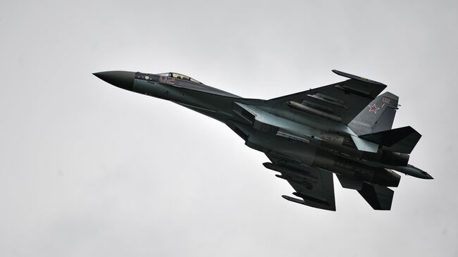 Самолет Су-35. Архивное фото