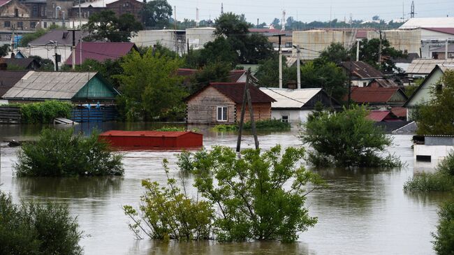 Здания, затопленные в результате наводнения, в Уссурийске. Архивное фото