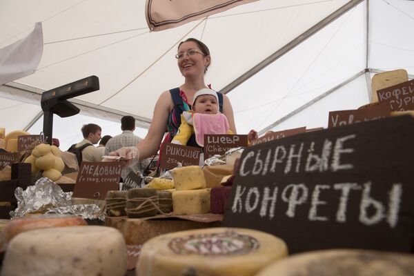 Сыры, представленные на фестивале фермеров – сыроваров в Московской области Сыры, представленные на фестивале фермеров – сыроваров в Московской области