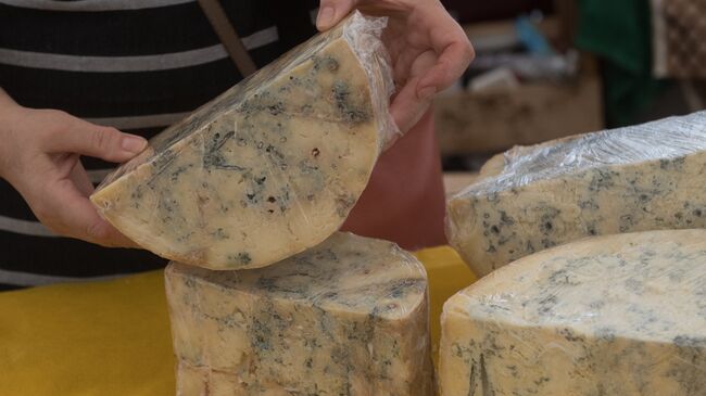 Сыр с голубой плесенью от российских фермеров