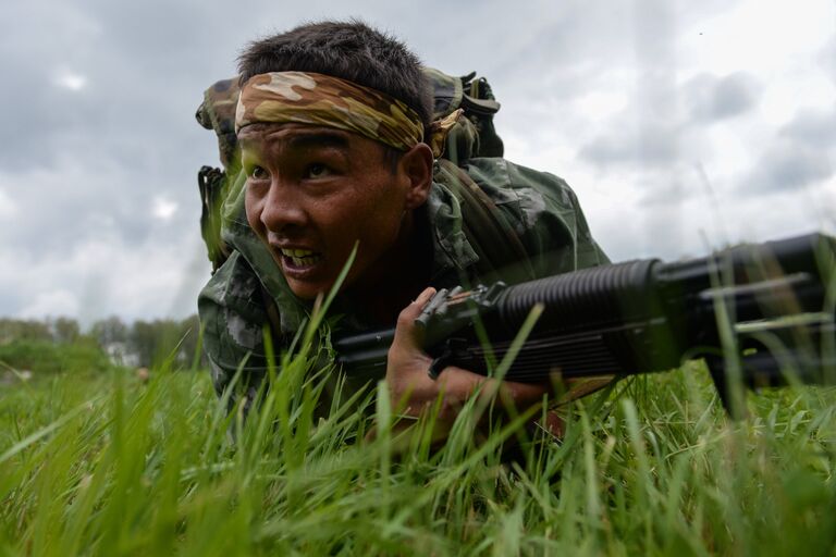 Военнослужащие вооруженных сил Казахстана на финише пятого этапа Выход разведывательного соединения в район сбора после выполнения задачи на международном конкурсе Отличники войсковой разведки Международных армейских игр