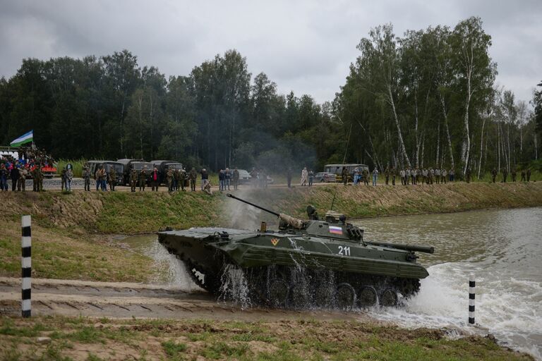 Военнослужащие вооруженных сил России во время пятого этапа Выход разведывательного соединения в район сбора после выполнения задачи на международном конкурсе Отличники войсковой разведки Международных армейских игр