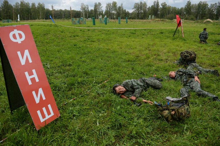 Военнослужащие вооруженных сил Казахстана на финише пятого этапа Выход разведывательного соединения в район сбора после выполнения задачи на международном конкурсе Отличники войсковой разведки Международных армейских игр