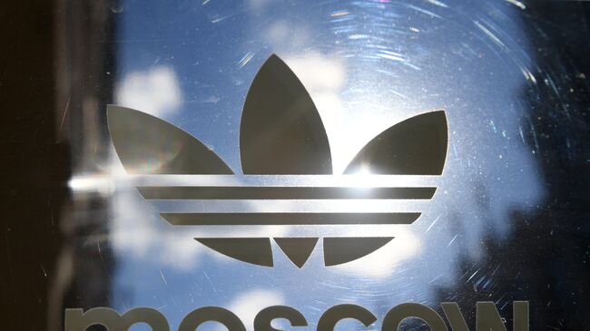 Логотип немецкой компании спортивной одежды и обуви Adidas