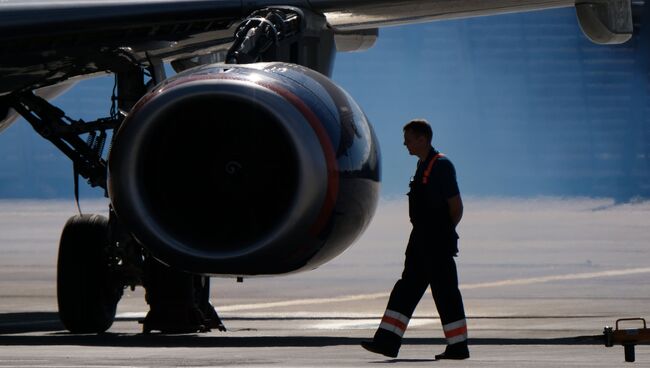 Запуск двигателей Sukhoi Superjet 100. Архивное фото