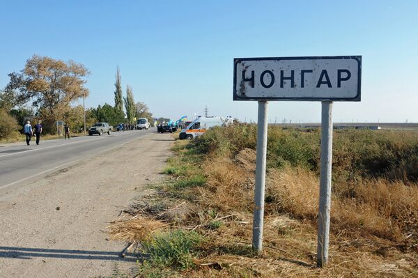 Указатель поселка Чонгар, у которого активисты блокируют автомобильную трассу на границе Украины и Крыма Указатель поселка Чонгар, у которого активисты блокируют автомобильную трассу на границе Украины и Крыма