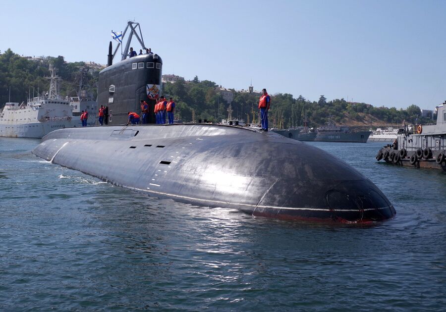 Военнослужащие новой дизельной подводной лодки «Краснодар» прибыли в Севастополь. 9 августа 2017