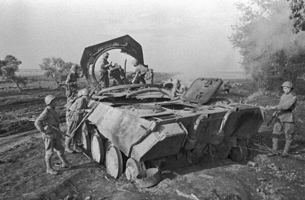 Июль 1943 года. Немецкая самоходная пушка Пантера, уничтоженная советской артиллерией под Прохоровкой.