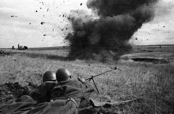 Июль 1943 года. Бронебойщики ведут огонь на Курской дуге