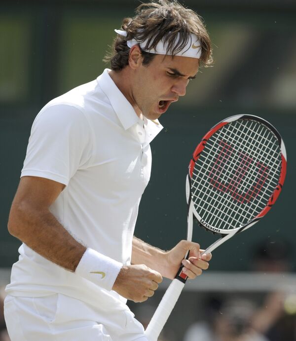 Рафаэль Надаль обыграл Роджера Федерера, прервав пятилетнюю гегемонию швейцарца на кортах Всеанглийского лаун-теннисного клуба.