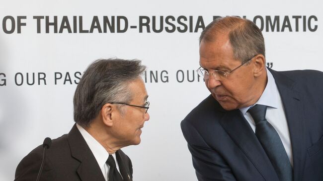 Сергей Лавров и министр иностранных дел Таиланда Дон Прамудвинаи во время встречи в Бангкоке. 10 августа 2017