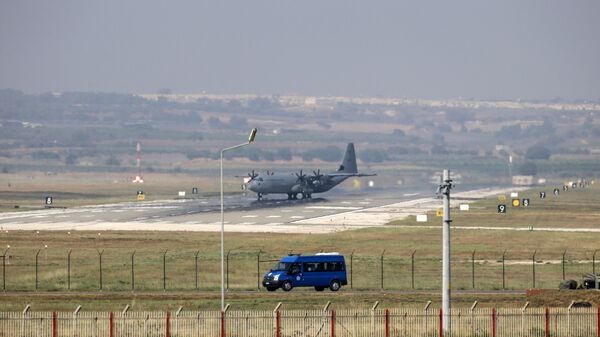 Военно-транспортный самолет ВВС США С-130 Hercules на авиабазе Инджирлик в Турции