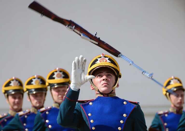 Военнослужащие Президентского полка во время развода конного караула, в рамках подготовки к фестивалю Спасская башня